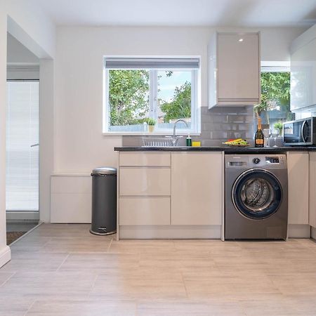 4 Bedroom House - Parking & Garden - Smart Tvs - Netflix - Wifi - Top Rated - 22Cg Birmingham Exterior photo